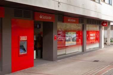 İspanya, Kasım 2021: Santander Pozuelo de Alarcon şubesi, Madrid