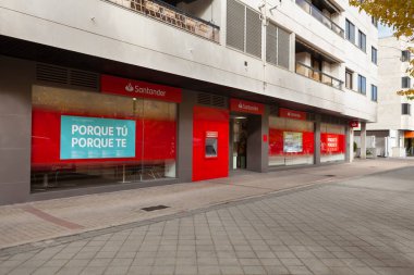 İspanya, Kasım 2021: Santander Pozuelo de Alarcon şubesi, Madrid