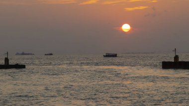 Mayıs 2023 'te havaalanından şehre maldivler içinde yerleş.