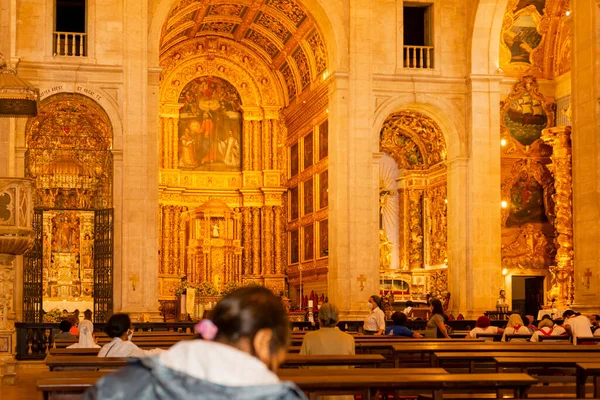 Salvador Bahía Brasil Junio 2022 Católicos Sacerdotes Rezando Dentro Catedral — Foto de Stock