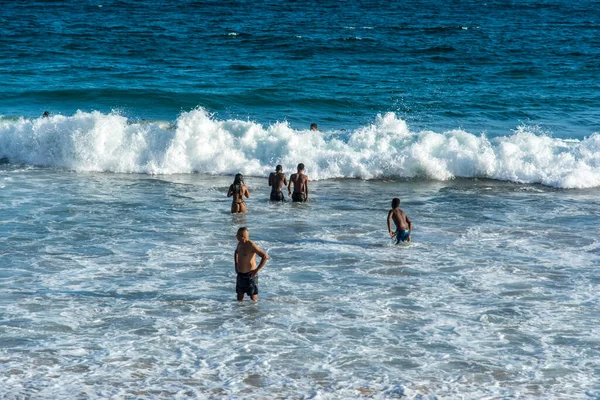 Сальвадор Бахия Бразилия Октября 2022 Года Люди Купаются Море Пляже — стоковое фото