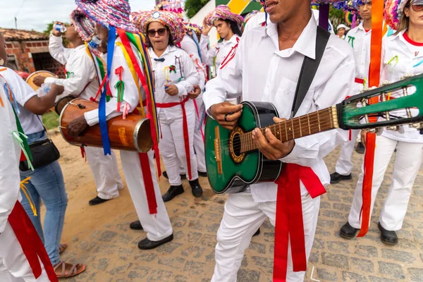 stock image Members of the cultural event Encontro de Chegancas, in Saubara Bahia, parade through the city streets dancing and singing.