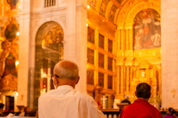 Сальвадор Баия Бразилия Июня 2022 Года Католики Священники Молятся Внутри — стоковое фото