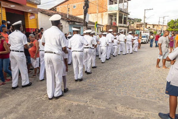 stock image Saubara, Bahia, Brazil - August 06, 2022: Members of the cultural group Encontro de Chegancas wear white clothes and play percussion musical instruments. Saubara, Bahia.