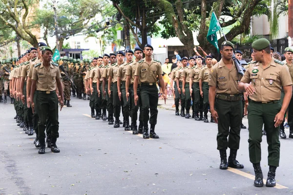 브라질 살바도르 2022 브라질 군인들 바히아 살바도르 기념식 도중에 행진하는 — 스톡 사진