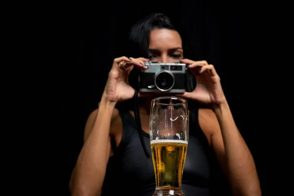 Studio Portrait Young Woman Black Shirt Camera Her Face Glass — Stok fotoğraf