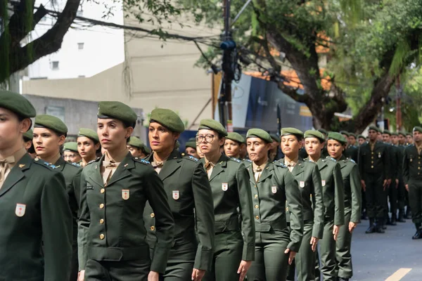 Salvador Bahia Brazylia Września 2022 Kobiecy Personel Wojskowy Paraduje Ulicach — Zdjęcie stockowe