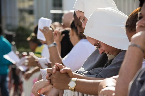 Salvador Bahia Brazilië Mei 2016 Nonnen Katholieke Gelovigen Bidden Tijdens — Stockfoto
