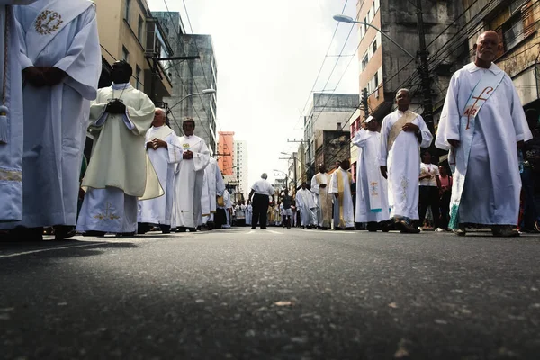 Salvador Bahia Brasil Mayo 2016 Vista Baja Sacerdotes Católicos Caminando — Foto de Stock