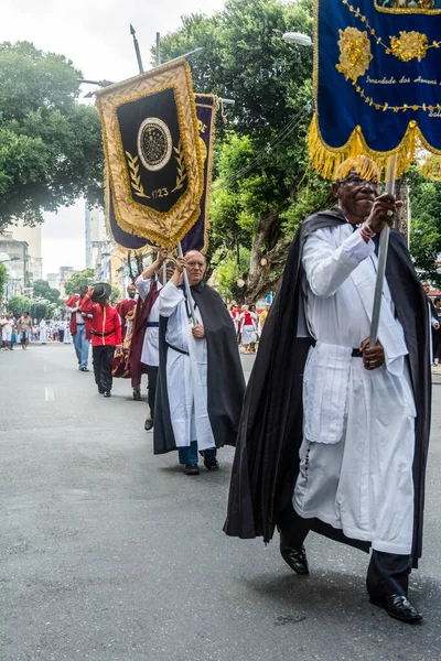 Salvador Bahía Brasil Mayo 2016 Miembros Católicos Sostienen Banderas Línea — Foto de Stock