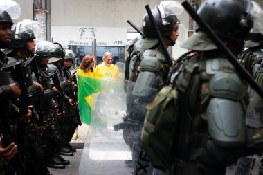 Salvador, Bahia, Brezilya - 07 Eylül 2022: Özel giysili askeri personel, Salvador, Bahia 'da Brezilya Bağımsızlık Günü' nde sokaklarda geçit töreni yapıyor.