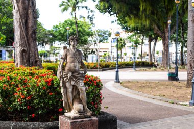 Salvador, Bahia, Brezilya - 29 Ekim 2022: Largo do Campo Grande 'deki heykel görüntüsü, diğer adıyla Praca 2 de Julho. Salvador şehri.