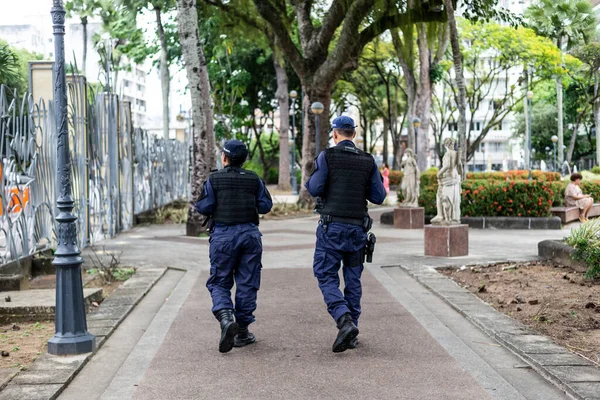 2022年10月29日 ブラジル バイーア州サルバドール カンポ グランデ広場の街路を警備する2人の市警備隊 サルバドール市 — ストック写真