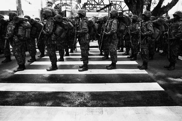 Salvador Bahia Brazil September 2016 Brazilian Army Soldiers Standing Crosswalk — Stock Photo, Image