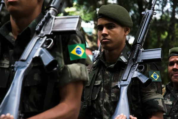 Salvador Bahia Brazil September 2016 Army Soldiers Marching Rifles Shoulders — Stock Photo, Image