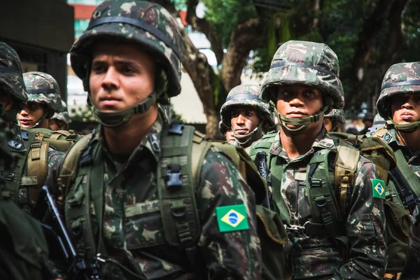 살바도르 브라질 2016 브라질의 기념일에 브라질 군인들 바히아 살바도르 행진하고 — 스톡 사진