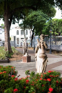 Largo do Campo Grande 'deki heykel manzarası, Praca 2 de Julho olarak da bilinir. Salvador şehri.