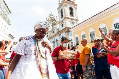 Santa Barbara 'nın müritleri, Salvador, Bahia' daki Largo do Pelourinho 'da yapılan ayin sırasında görüldü..