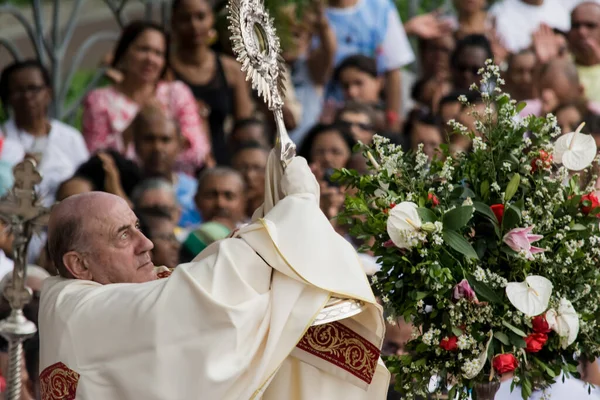 Salvador Bahia Brazil May 2016 Catholic Priest Celebrating Corpus Christi —  Fotos de Stock