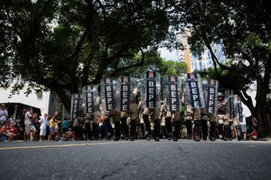 Salvador, Bahia, Brezilya - 07 Eylül 2016: Brezilya 'nın Bahia kentinde düzenlenen bağımsızlık gününde kalkanlı BEPE askerleri geçit töreni.