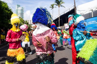 Salvador, Bahia, Brezilya - 11 Şubat 2023: Geleneksel grup Zabiaponga, Salvador kentindeki Fuzue geçit töreninde sahne aldı..