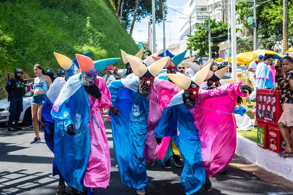 Сальвадор Баия Бразилия Февраля 2023 Года Группа Людей Костюмах Бежит — стоковое фото