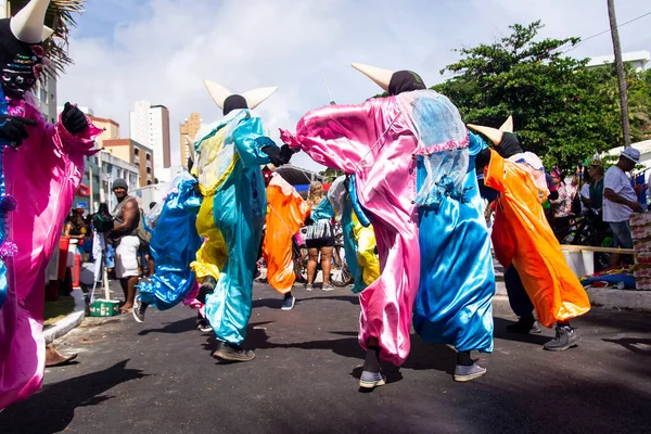 Salvador Bahia Brasil Fevereiro 2023 Grupo Pessoas Mascaradas Está Dançando — Fotografia de Stock