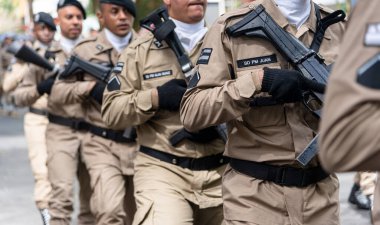 Salvador, Bahia, Brezilya - 07 Eylül 2022: Bahia Askeri Polisi Brezilya 'nın Bahia kentinde Bağımsızlık Günü' nde geçit töreni düzenliyor.