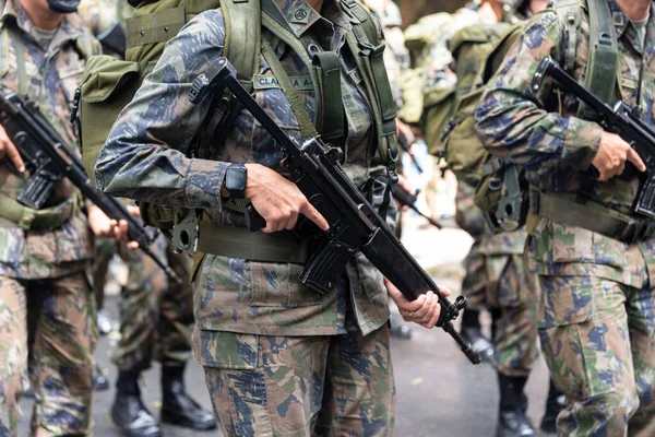 브라질 살바도르 2022 바히아 브라질 기념일에 군인들 행진하는 이보이다 — 스톡 사진