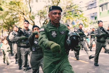 Salvador, Bahia, Brezilya - 07 Eylül 2022: Brezilya Hava Kuvvetleri askerleri bağımsızlık gününde geçit töreni yaptılar. Bahia, Salvador şehri..