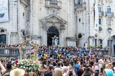 Salvador, Bahia, Brezilya - 08 Aralık 2022: Binlerce insan Nossa Senhora da Conceicao da Praia heykelini alkışladı. Salvador, Bahia.