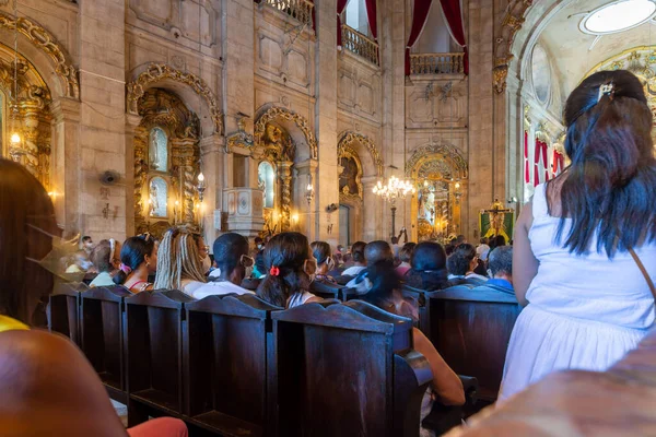Salvador Bahia Brazil December 2022 Πιστοί Προσεύχονται Στη Λειτουργία Προς — Φωτογραφία Αρχείου