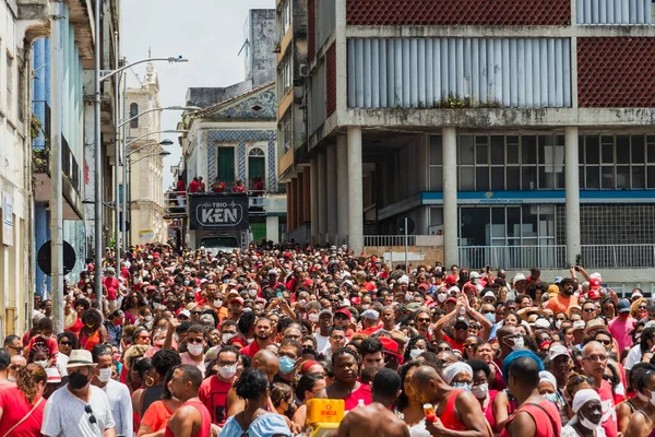 ブラジルのバヒア州サルバドール2022年12月4日 忠実なカトリック教徒の群衆は バヒアのサルバドール市のサンタバーバラに敬意を表して行列に同行します — ストック写真