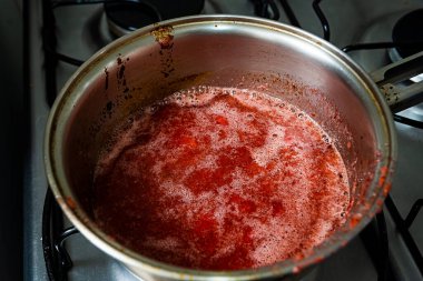 Peynirli kek fırında hazırlanıyor. Aile gastronomisi.