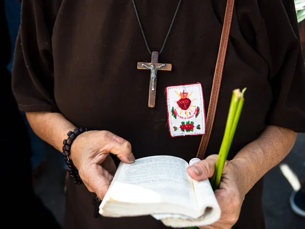 Сальвадор Баїя Бразилія Абрил 2023 Вірного Католика Можна Побачити Відкритому — стокове фото