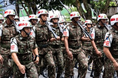 Salvador, Bahia, Brezilya - Setembro 07, 2022: Brezilya 'nın Bahia kentindeki Salvador şehrinde bağımsızlık gününde Brezilya askeri geçit töreni.