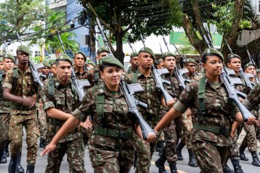 Salvador, Bahia, Brezilya - Setembro 07, 2022: Brezilya 'nın Bahia kentindeki Salvador şehrinde bağımsızlık gününde Brezilya askeri geçit töreni.