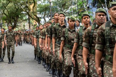 Salvador, Bahia, Brezilya - Setembro 07, 2022: Brezilya 'nın Bahia kentindeki Salvador şehrinde bağımsızlık gününde Brezilya askeri geçit töreni.