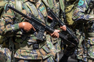Salvador, Bahia, Brezilya - Setembro 07, 2022: Brezilya 'nın Bahia kentindeki Salvador şehrinde bağımsızlık gününde Brezilya askeri geçit töreni.