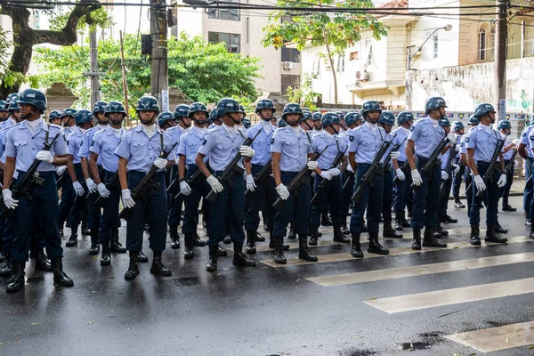 サルバドール バイーア ブラジル Setembo 2022 空軍兵士が装備されており バイーア州サルバドール市でのブラジル独立記念日パレードの開始を待って立っています — ストック写真