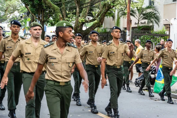 살바도르 바히아 2022 브라질 살바도르 행진하는 브라질 군인들 — 스톡 사진