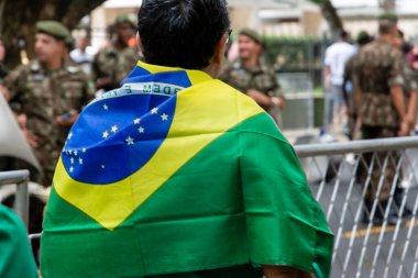 Salvador, Bahia, Brezilya - Setembro 07, 2022: Ordu askerleri teçhizatlı ve Bahia 'nın Salvador kentinde düzenlenen Brezilya bağımsızlık günü geçit töreninin başlamasını bekliyorlar.
