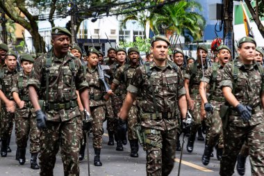 Salvador, Bahia, Brezilya - Setembro 07, 2022: Brezilya 'nın Bahia kentindeki Salvador şehrinde bağımsızlık gününde Brezilya askeri geçit töreni.