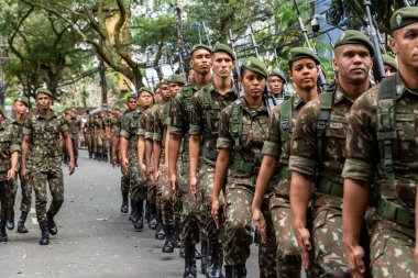 Salvador, Bahia, Brezilya - Setembro 07, 2022: Brezilya 'nın Bahia kentindeki Salvador şehrinde bağımsızlık gününde Brezilya askeri geçit töreni.