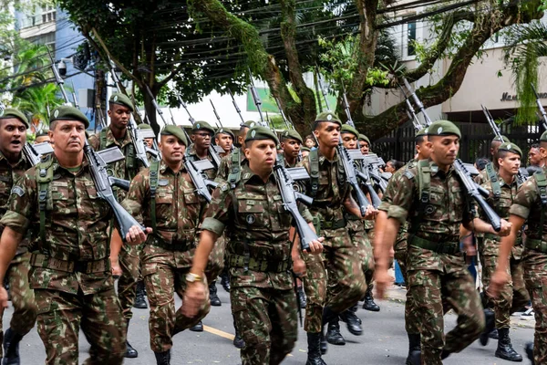 ブラジル バヒア州サルバドール 2022年7月7日 ブラジル軍兵士がバヒアのサルバドールで独立記念日にパレード — ストック写真