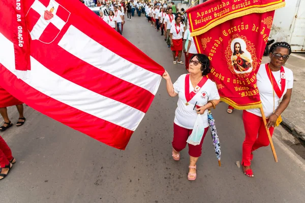 萨尔瓦多 巴西巴伊亚州 巴伊亚州 2023年4月7日 在巴伊亚州瓦伦卡市举行的基督受难游行期间 天主教信徒默哀游行 — 图库照片