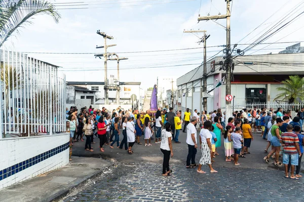 Σαλβαδόρ Bahia Βραζιλία Απριλίου 2023 Εκατοντάδες Καθολικοί Πιστοί Μεταφέρουν Άγαλμα — Φωτογραφία Αρχείου