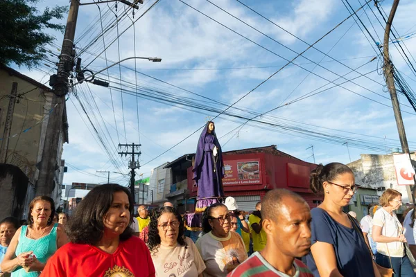 Salvador Bahía Brasil Abril 2023 Cientos Fieles Católicos Llevan Estatua — Foto de Stock