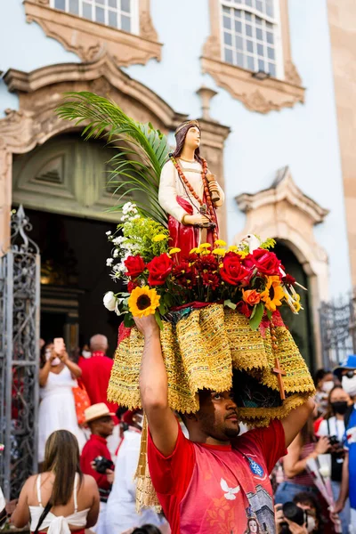 stock image Salvador, Bahia, Brazil - December 04, 2022: A Catholic faithful is seen carrying an image of Santa Barbara in Pelourinho, Salvador, Bahia.