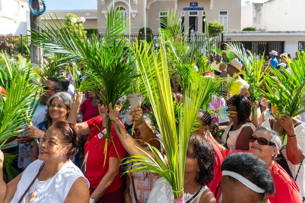 Salvador Bahia Brazylia Abril 2023 Katoliccy Czciciele Trzymają Gałązki Palmowe — Zdjęcie stockowe